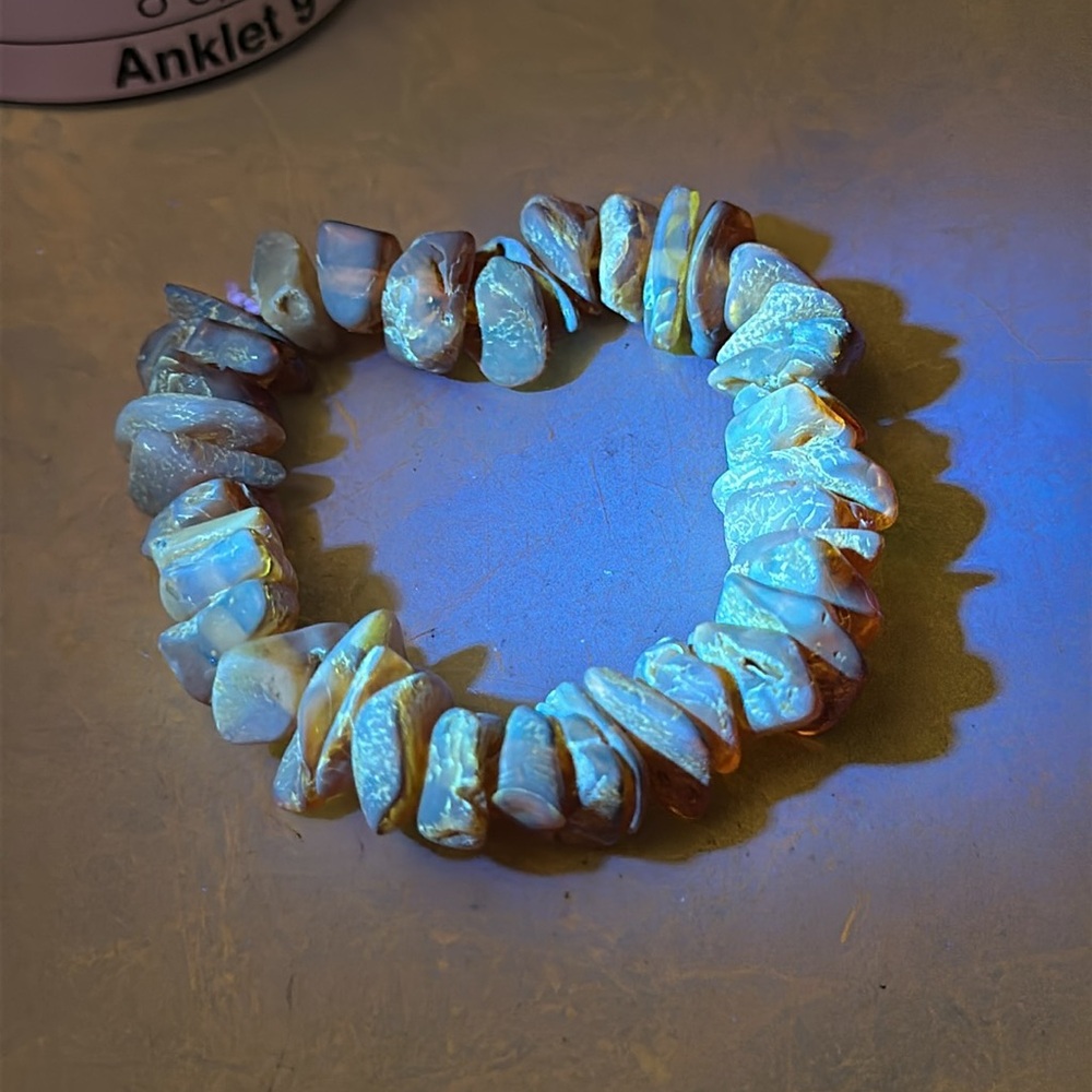 Amber chip AAA + bracelet stretchy size 6 1/2 - Picture 8 of 8